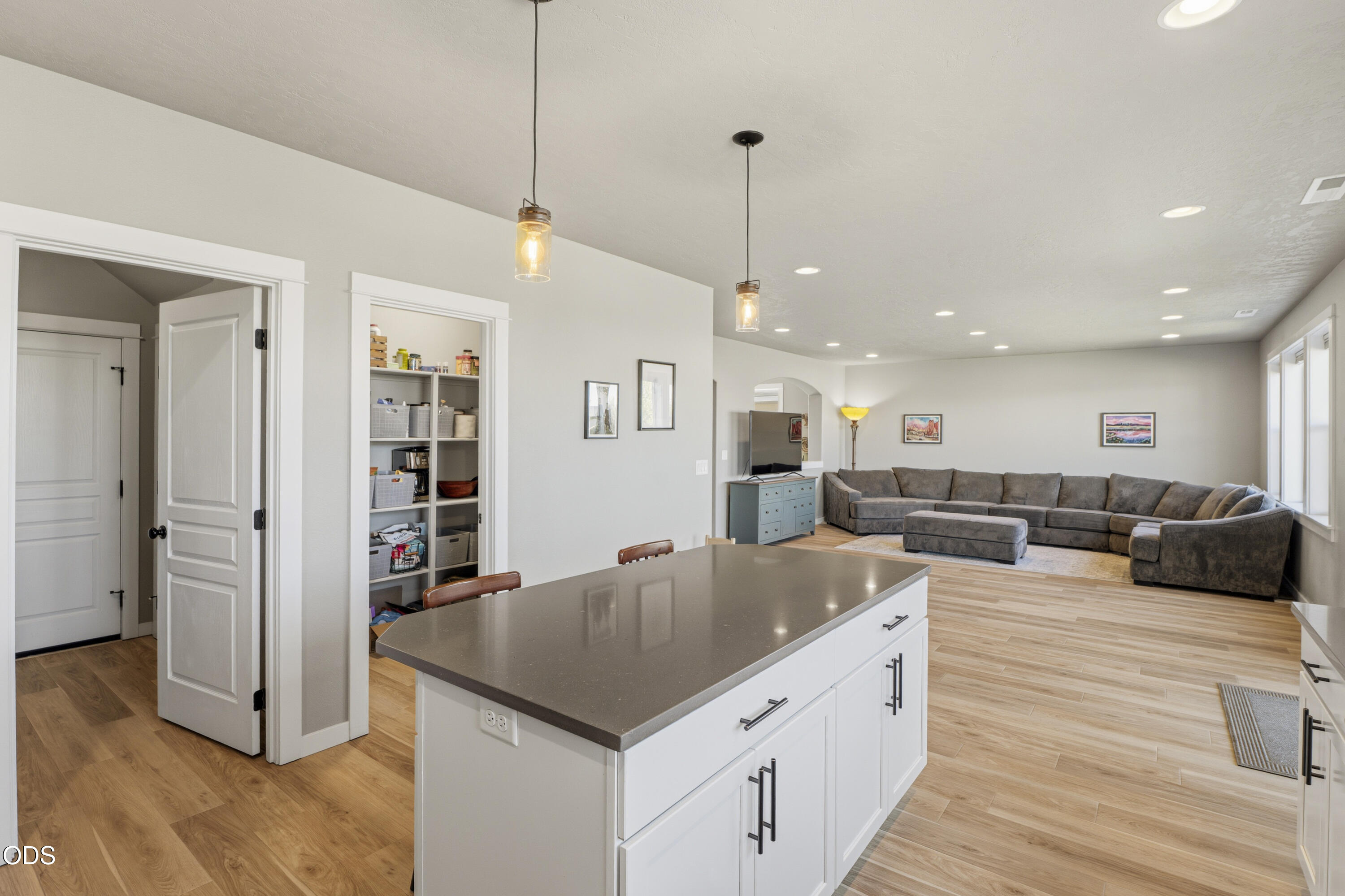 2859 Southwest 47th Street Redmond, OR 97756 - Photo 3 of 63