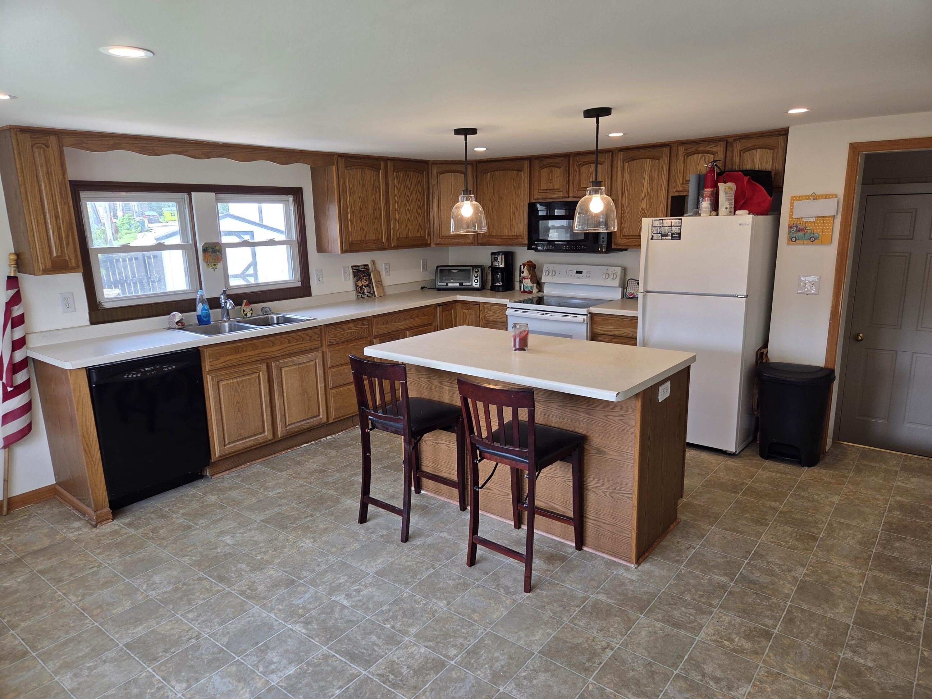 193 Martin Street Sharon, WI 53585 - Photo 4 of 27 1000008825