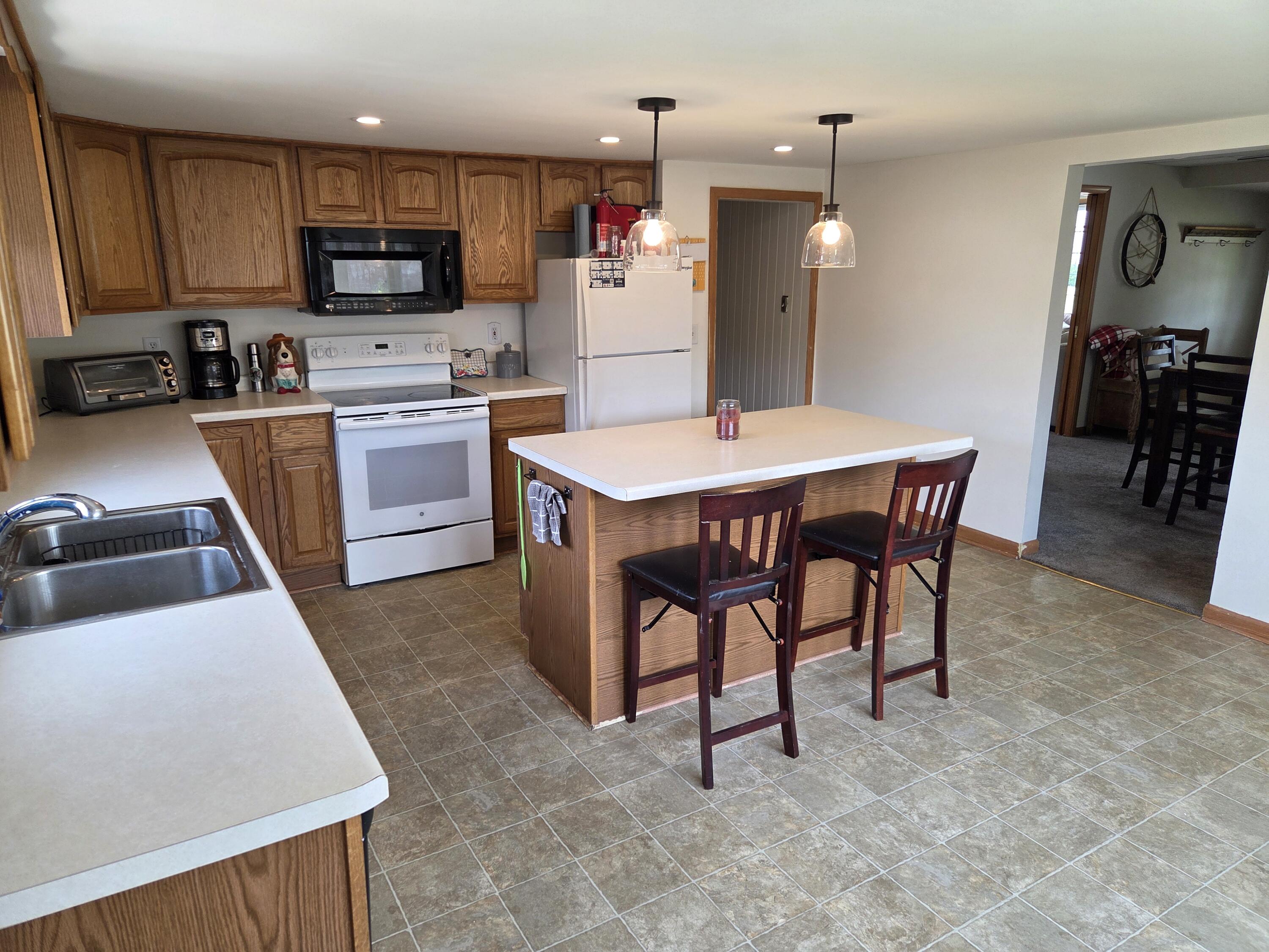 193 Martin Street Sharon, WI 53585 - Photo 6 of 27 1000008826