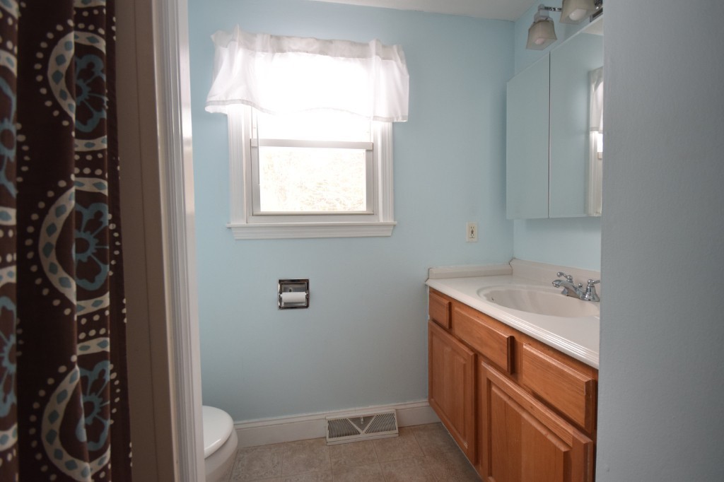 208 Ellendale Circle Springfield, MA 01128 - Photo 13 of 27 Gallery Image 13