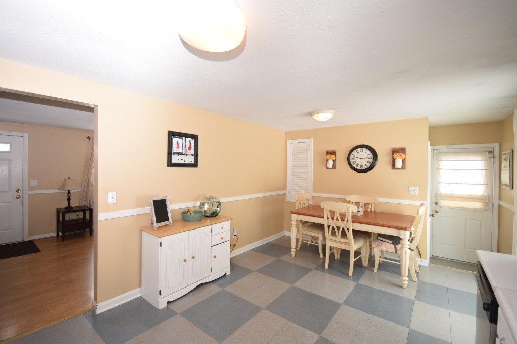 208 Ellendale Circle Springfield, MA 01128 - Photo 17 of 27 Gallery Image 17