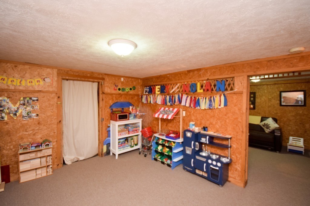 208 Ellendale Circle Springfield, MA 01128 - Photo 23 of 27 Gallery Image 23
