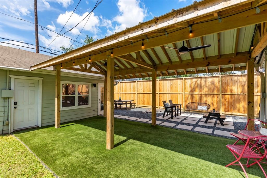 982 West 42nd Street Houston, TX 77018 - Photo 17 of 20 a view of a porch with chairs and backyard