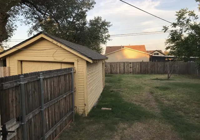 a view of a small house with a small yard