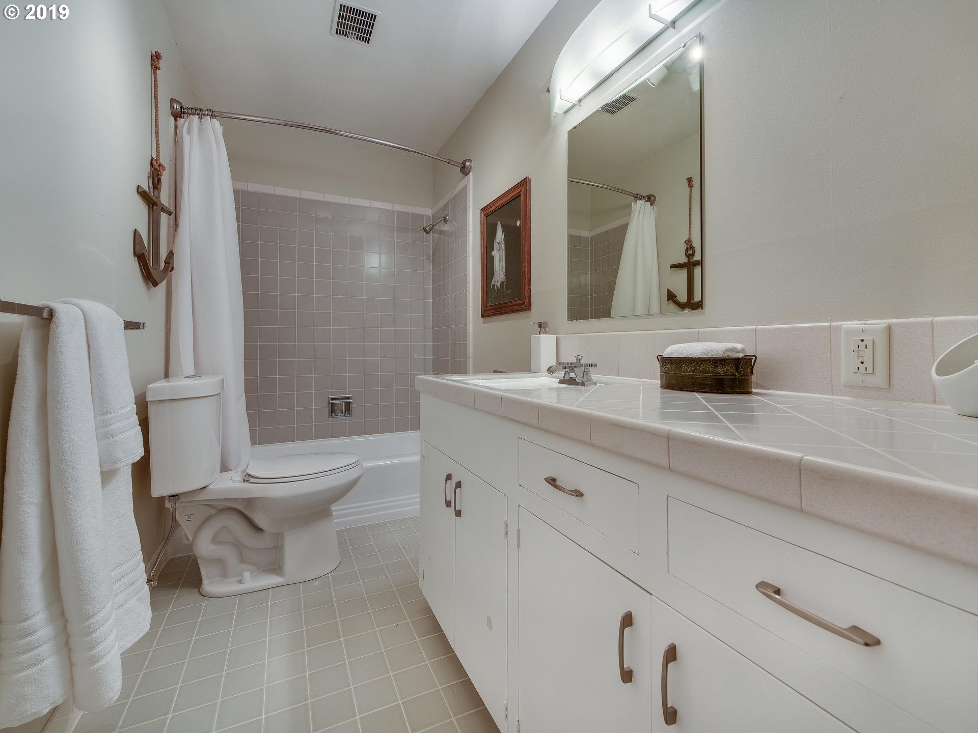 2425 Southwest 19th Avenue, Unit 2 Portland, OR 97201 - Photo 21 of 22 Gallery Image 21