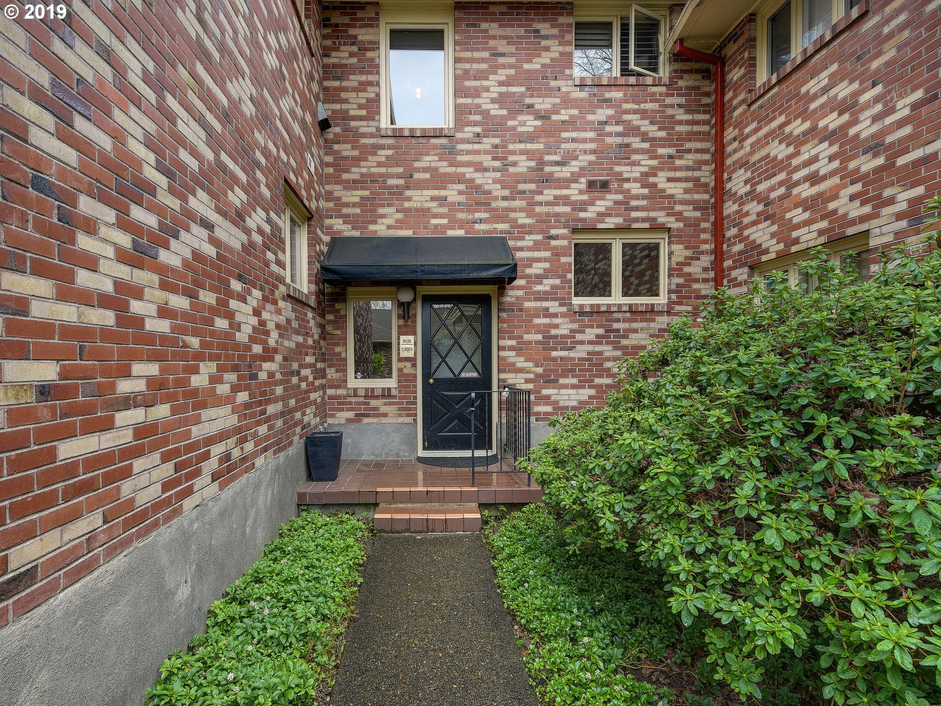 2425 Southwest 19th Avenue, Unit 2 Portland, OR 97201 - Photo 3 of 22 Gallery Image 3