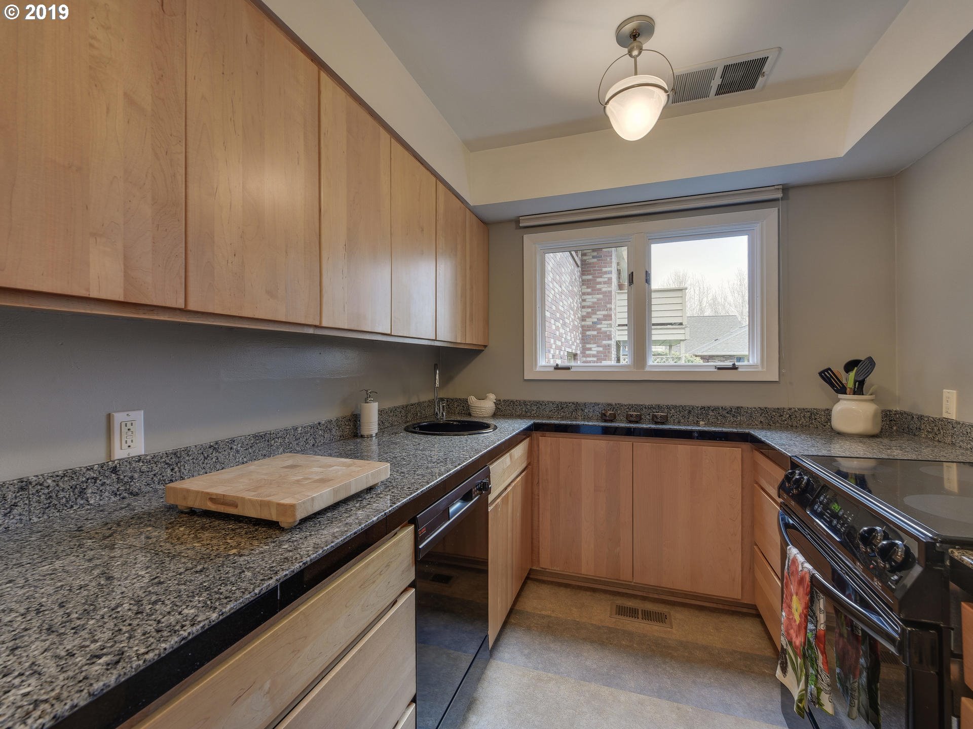 2425 Southwest 19th Avenue, Unit 2 Portland, OR 97201 - Photo 10 of 22 Gallery Image 10