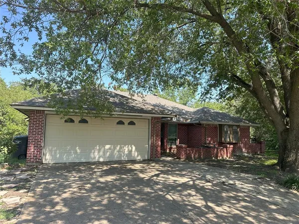 $2,000 | 6105 Rayburn Court, Fort Worth, TX 76133