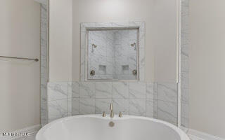 2526 Scott Mdws Lane Hernando, MS 38632 - Photo 15 of 28 Master Bathtub