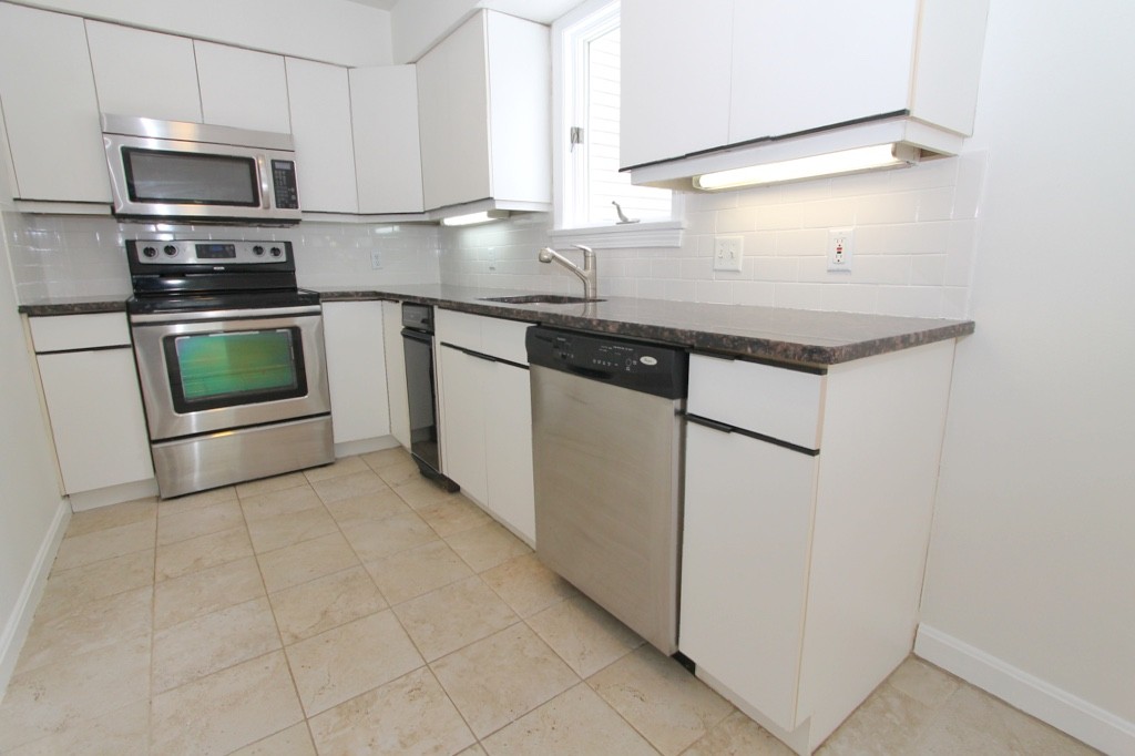 76 Pointe Rok Drive Worcester, MA 01604 - Photo 3 of 25 Gallery Image 3