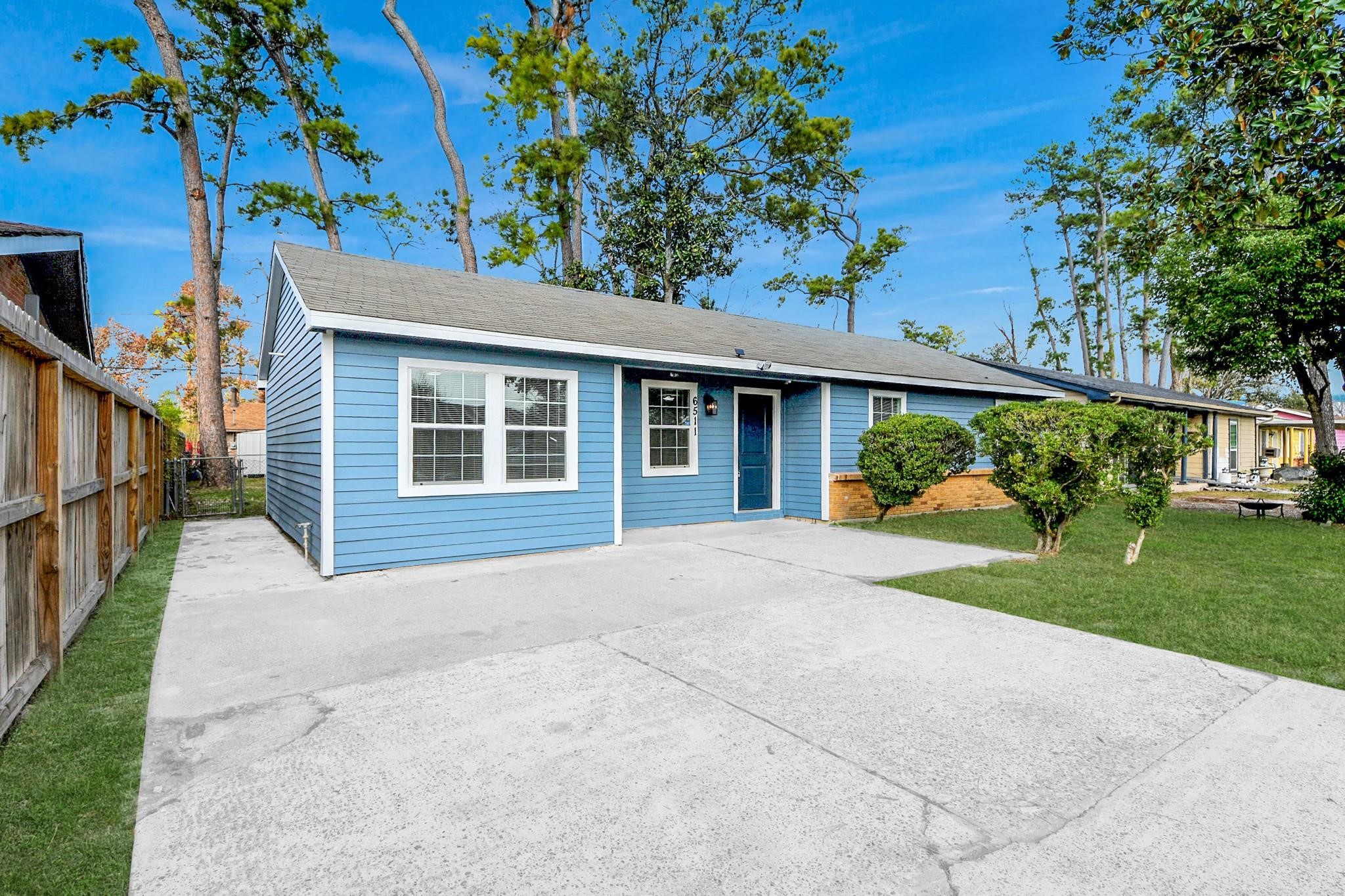 6511 Mohawk Street Houston, TX 77016 - Photo 7 of 32 Front