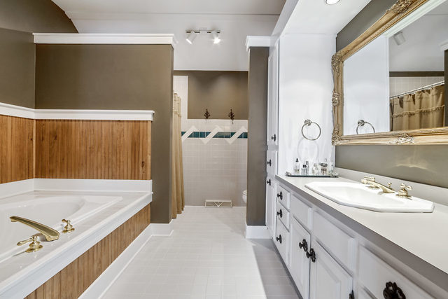 8N261 Thomas Road Maple Park, IL 60151 - Photo 18 of 36 a bathroom with a tub a sink and a mirror