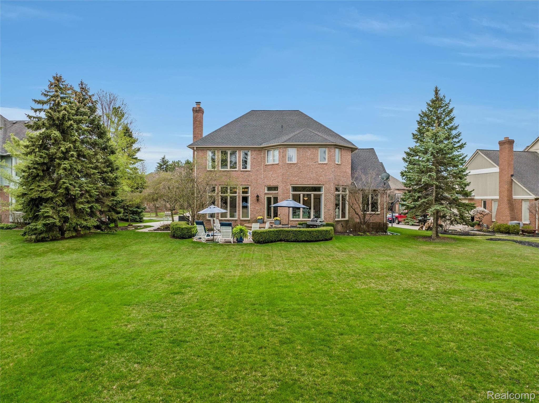 2098 Mapleridge Road Rochester, MI 48309 - Photo 29 of 40 Extra deep yard gives you room for a pool.