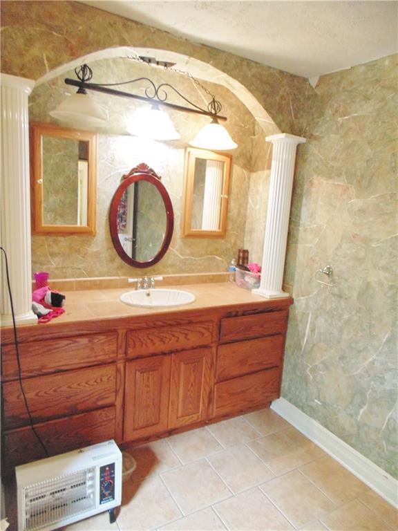186 Queen Junction Road Butler, PA 16001 - Photo 15 of 17 Gallery Image 15