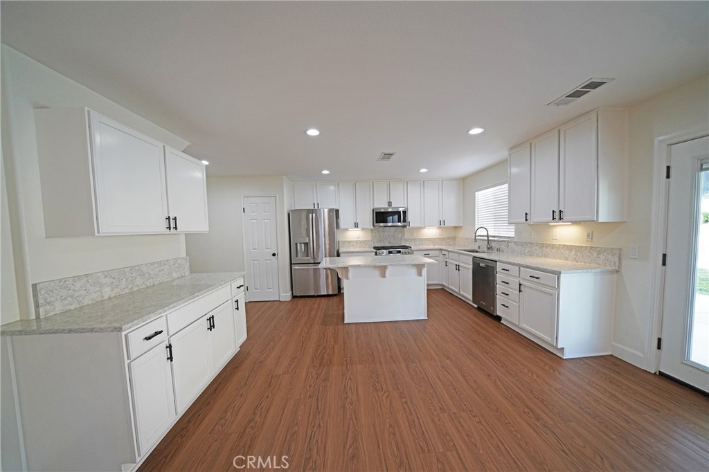 27863 Knight Street Castaic, CA 91384 - Photo 6 of 20