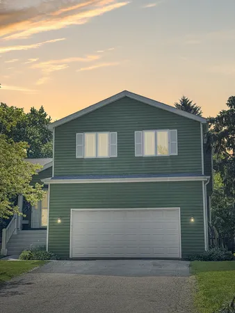 $445,000 | 6 Crows Nest Court, Third Lake, IL 60030