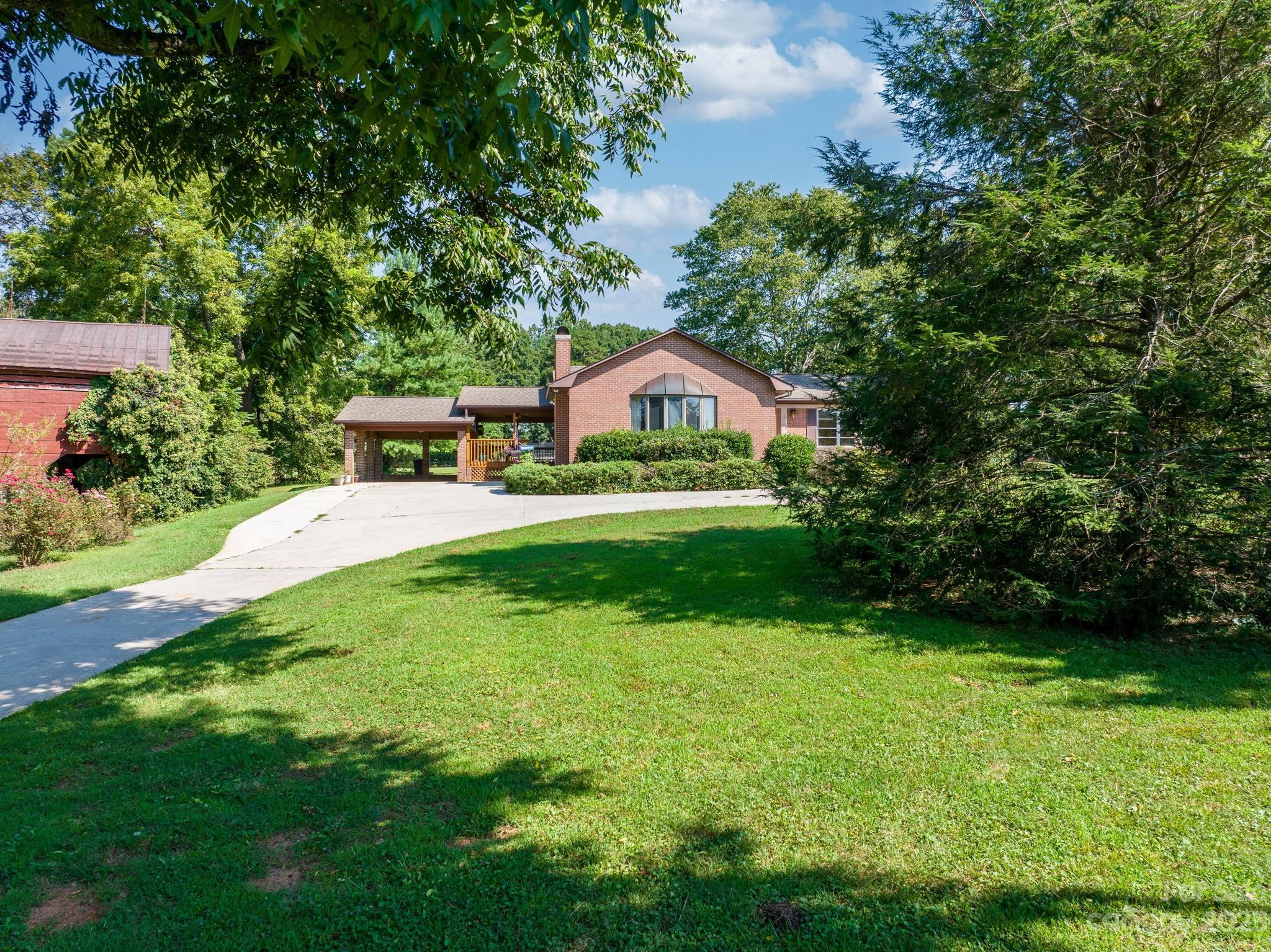 1715 Drexel Road Valdese, NC 28690 - Photo 2 of 47