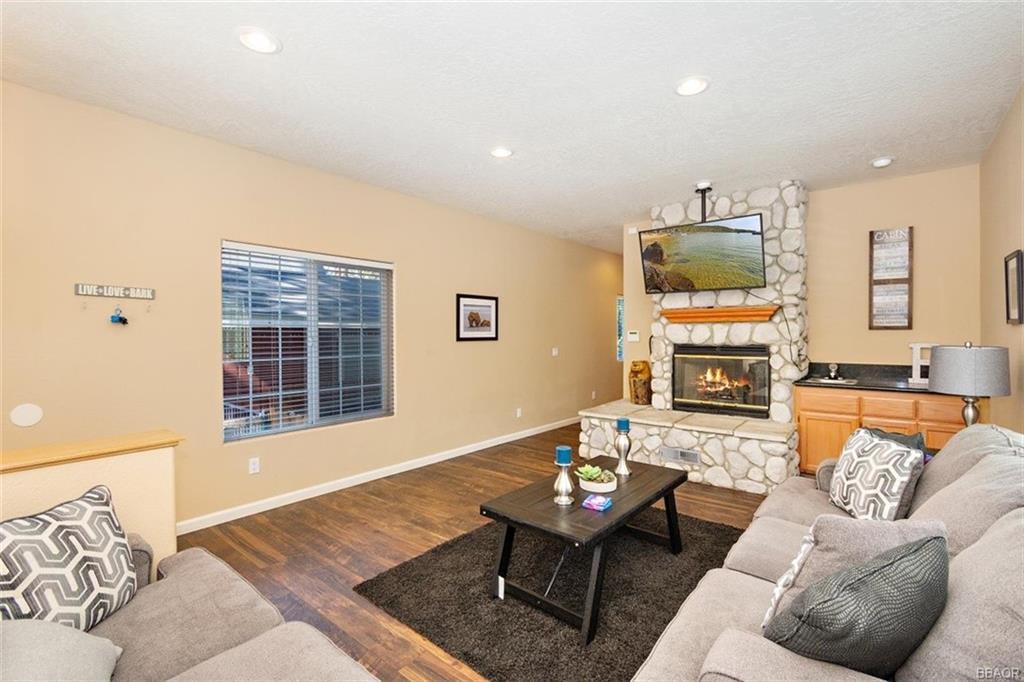 613 Riverside Avenue Sugarloaf, CA 92386 - Photo 3 of 27 a living room with furniture and a fireplace
