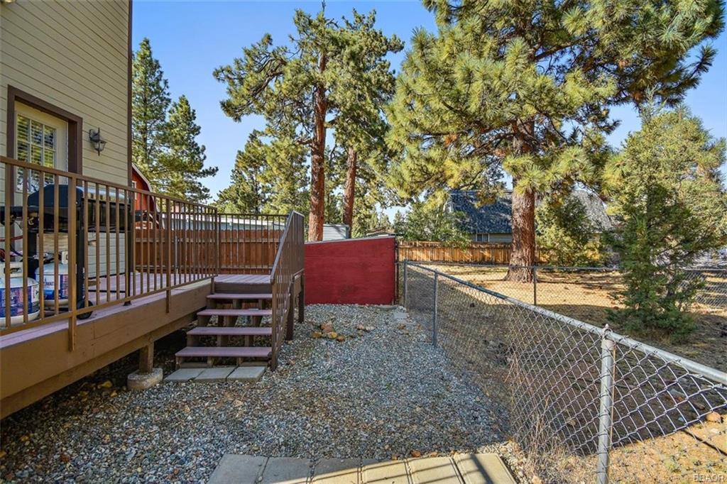 613 Riverside Avenue Sugarloaf, CA 92386 - Photo 22 of 27 a view of a yard with wooden fence