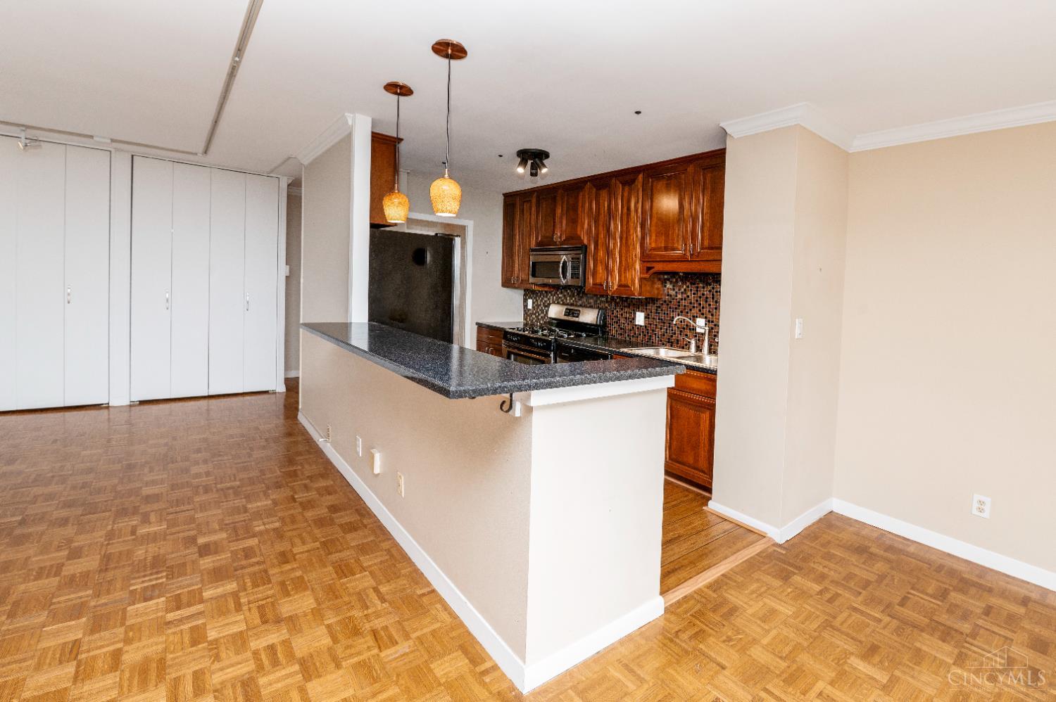 2324 Madison Road, Unit 1404 Cincinnati, OH 45208 - Photo 11 of 35