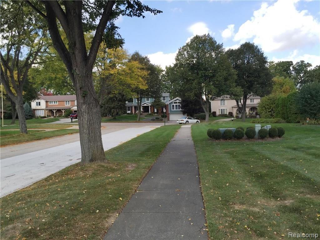 5396 Ridge Court Troy, MI 48098 - Photo 4 of 26 064.JPG