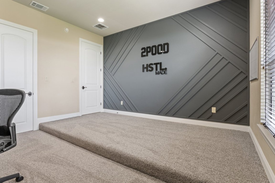 320 Ridge View Drive Georgetown, TX 78628 - Photo 16 of 31 a view of a hallway
