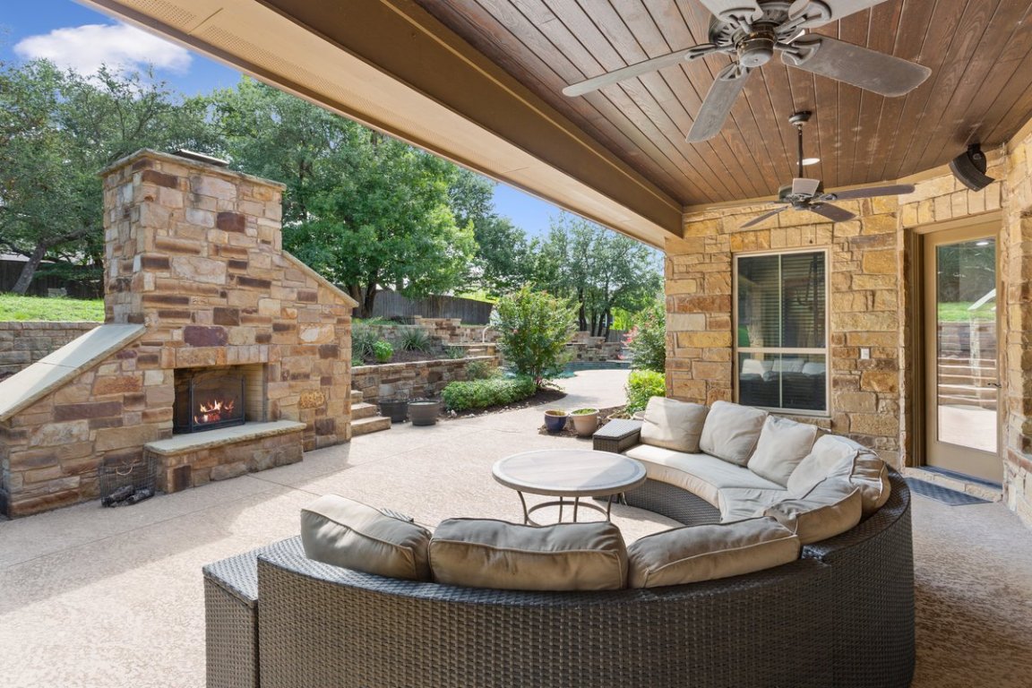 320 Ridge View Drive Georgetown, TX 78628 - Photo 18 of 31 a living room with furniture and a fireplace