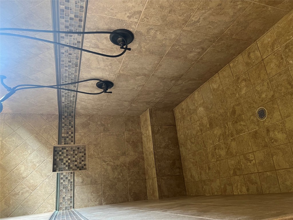 320 Ridge View Drive Georgetown, TX 78628 - Photo 28 of 31 a bathroom with a shower