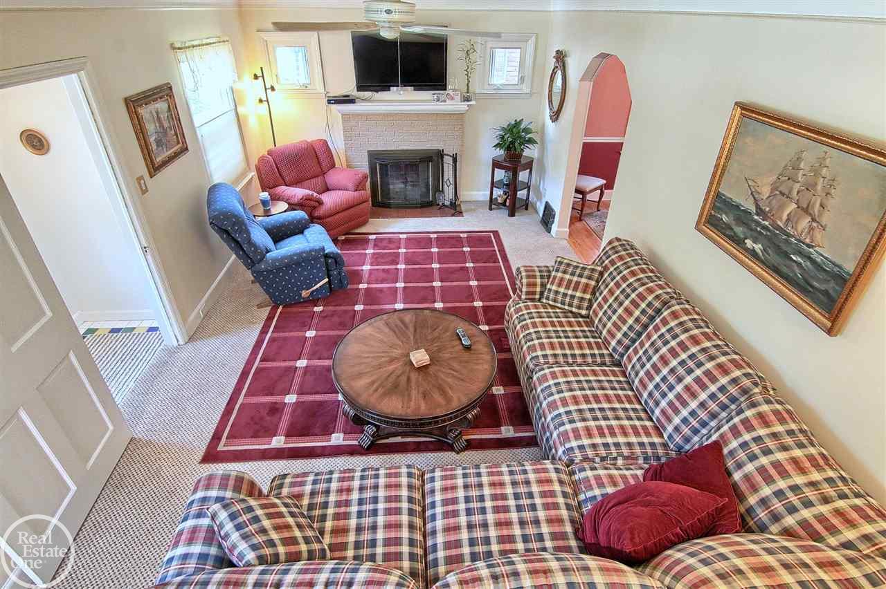 1609 Hampton Road Grosse Pointe, MI 48236 - Photo 14 of 30 31301662-13.JPG