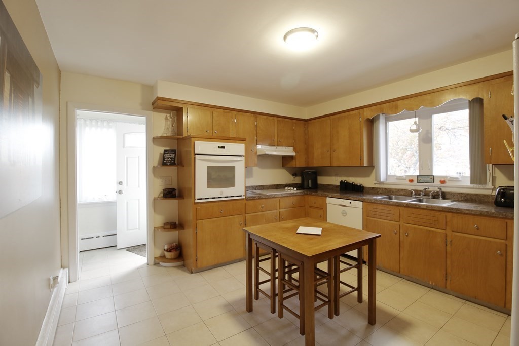 433 Slade Street Fall River, MA 02724 - Photo 13 of 28 Gallery Image 13