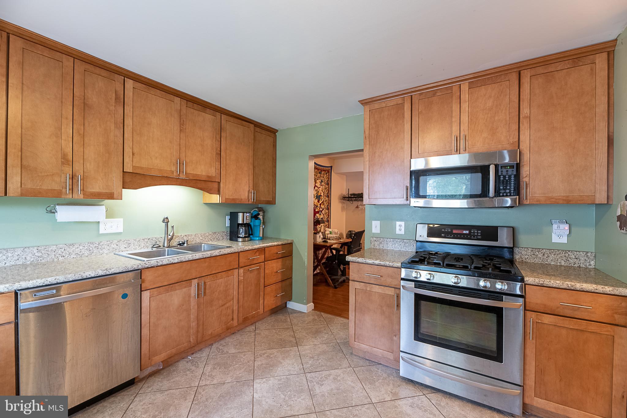 708 Edwards Ferry Road Northeast Leesburg, VA 20176 - Photo 5 of 36 Kitchen