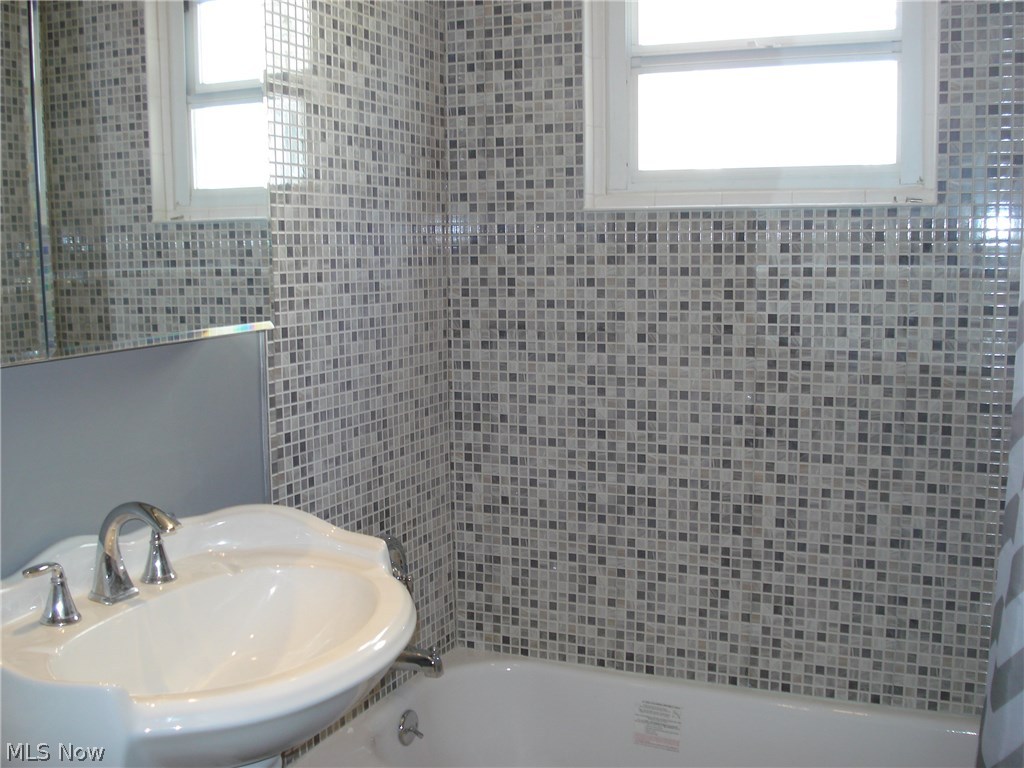 4113 Bayard Road Cleveland, OH 44121 - Photo 27 of 35