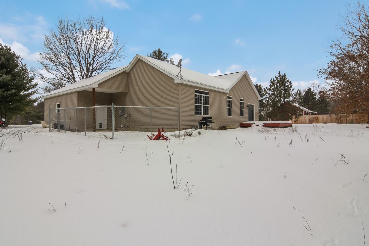 1967 Round Lake Road Interlochen, MI 49643 - Photo 23 of 25 1896802-22.JPG