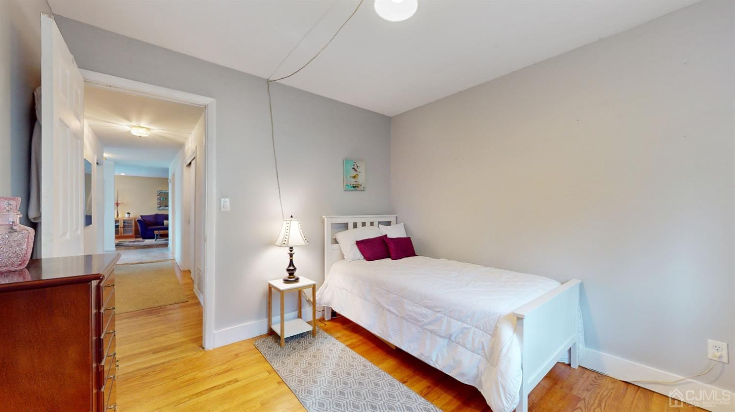 17 Timber Road Edison, NJ 08820 - Photo 19 of 37 a bedroom with a bed and a potted plant