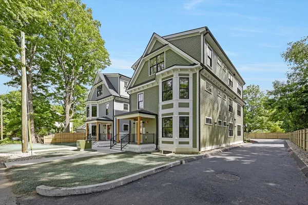 $749,900 | 14 Garfield Street, Unit B1, Northampton, MA 01062