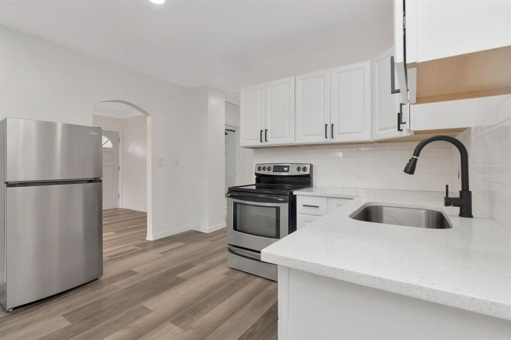 4939 Haines Road North St. Petersburg, FL 33714 - Photo 5 of 23