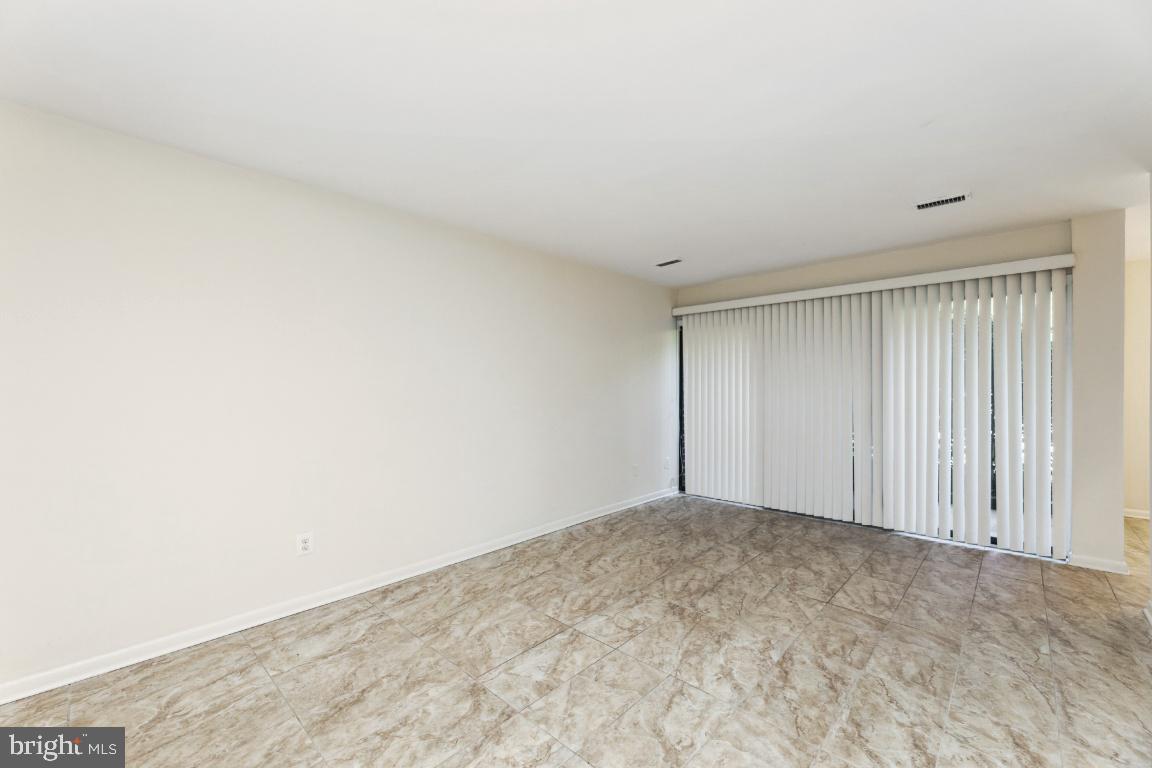 11204 Chestnut Grove Square, Unit 4 Reston, VA 20190 - Photo 5 of 26
