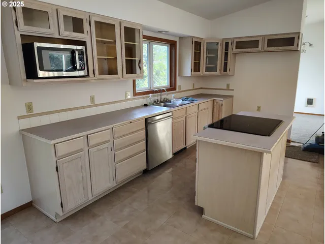 $629,000 | 220 Flake Street, Port Orford, OR 97465