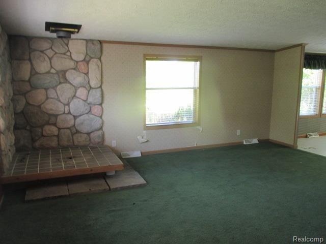 4577 Cade Road Imlay City, MI 48444 - Photo 15 of 25 Family rrom.jpg
