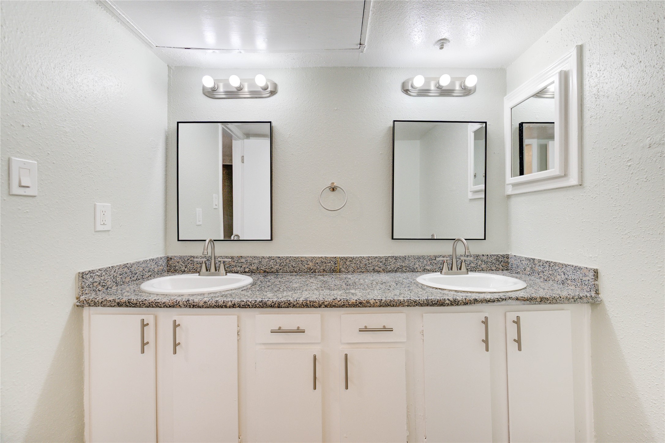 6200 West Tidwell Road, Unit 2608 Houston, TX 77092 - Photo 4 of 17 a bathroom with double vanity sinks and a mirror