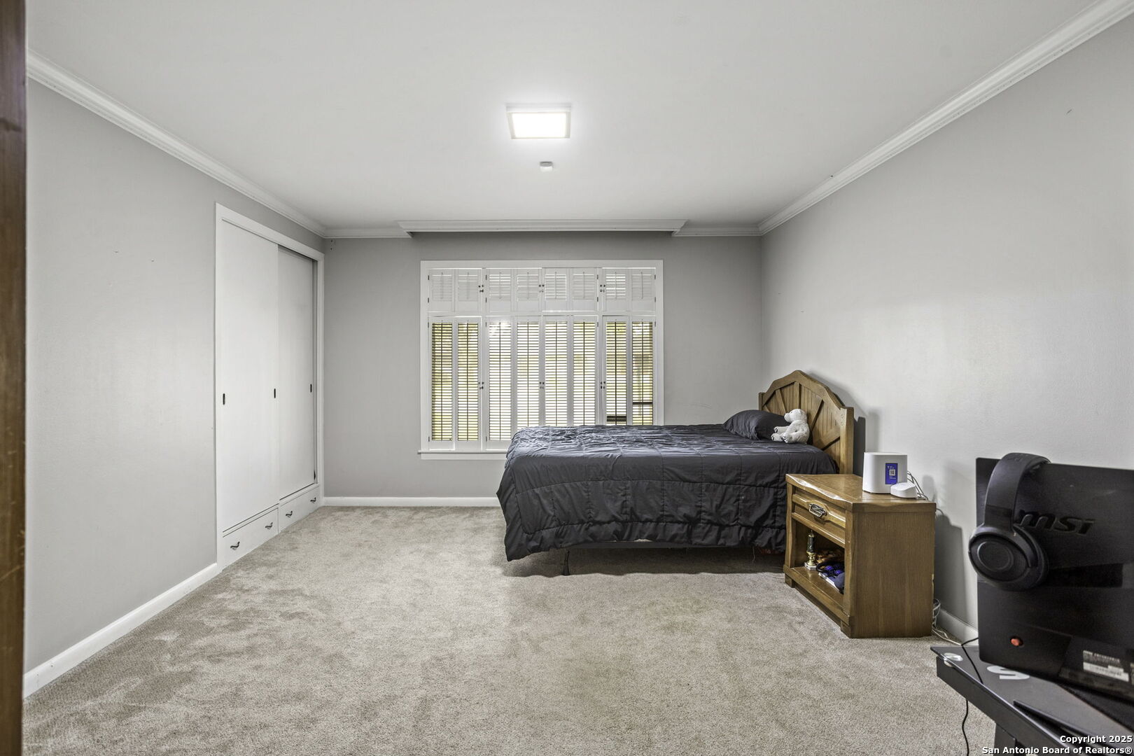 906 East Cedar Street Seguin, TX 78155 - Photo 14 of 17 a living room with furniture and a window