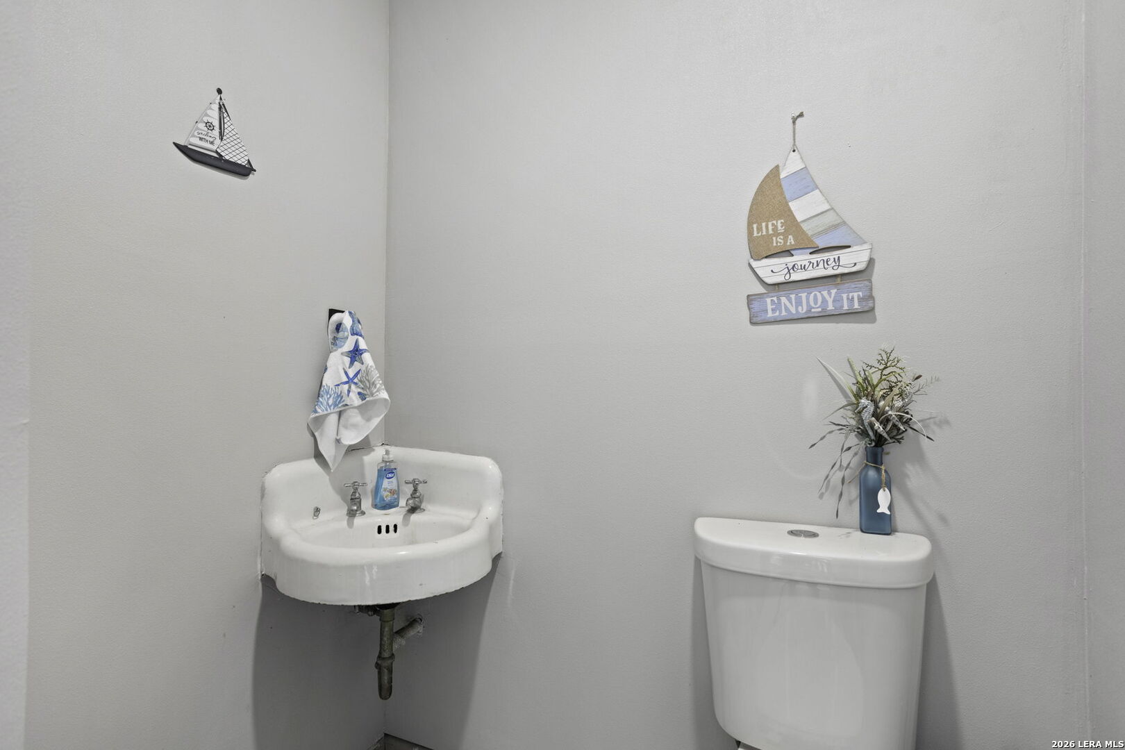 906 East Cedar Street Seguin, TX 78155 - Photo 6 of 22 a bathroom with a sink a toilet and a mirror
