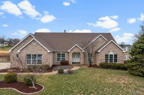 $885,000 | 862 Whitmoor Drive, Weldon Spring, MO 63304