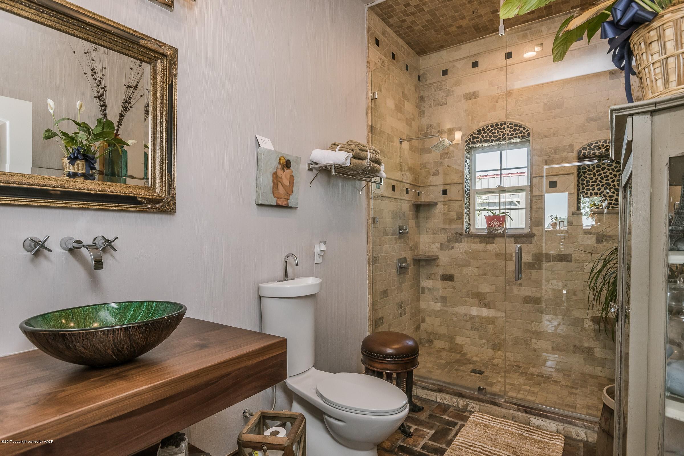 14360 Savannah Road Amarillo, TX 79118 - Photo 10 of 13 009_Hall Bathroom_