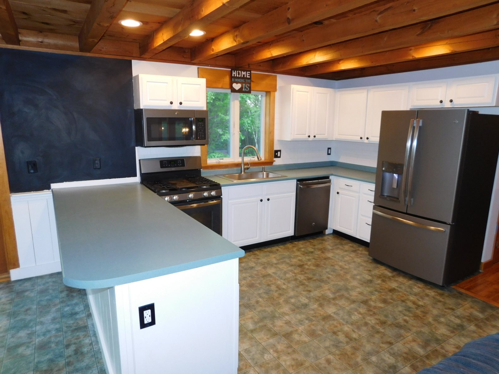 23 Davis Boulevard Rochester, NH 03868 - Photo 3 of 19