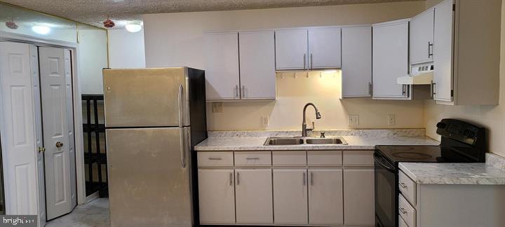 11601 Lighthouse Drive Laurel, MD 20708 - Photo 10 of 21 Modern kitchen with sleek finishes.