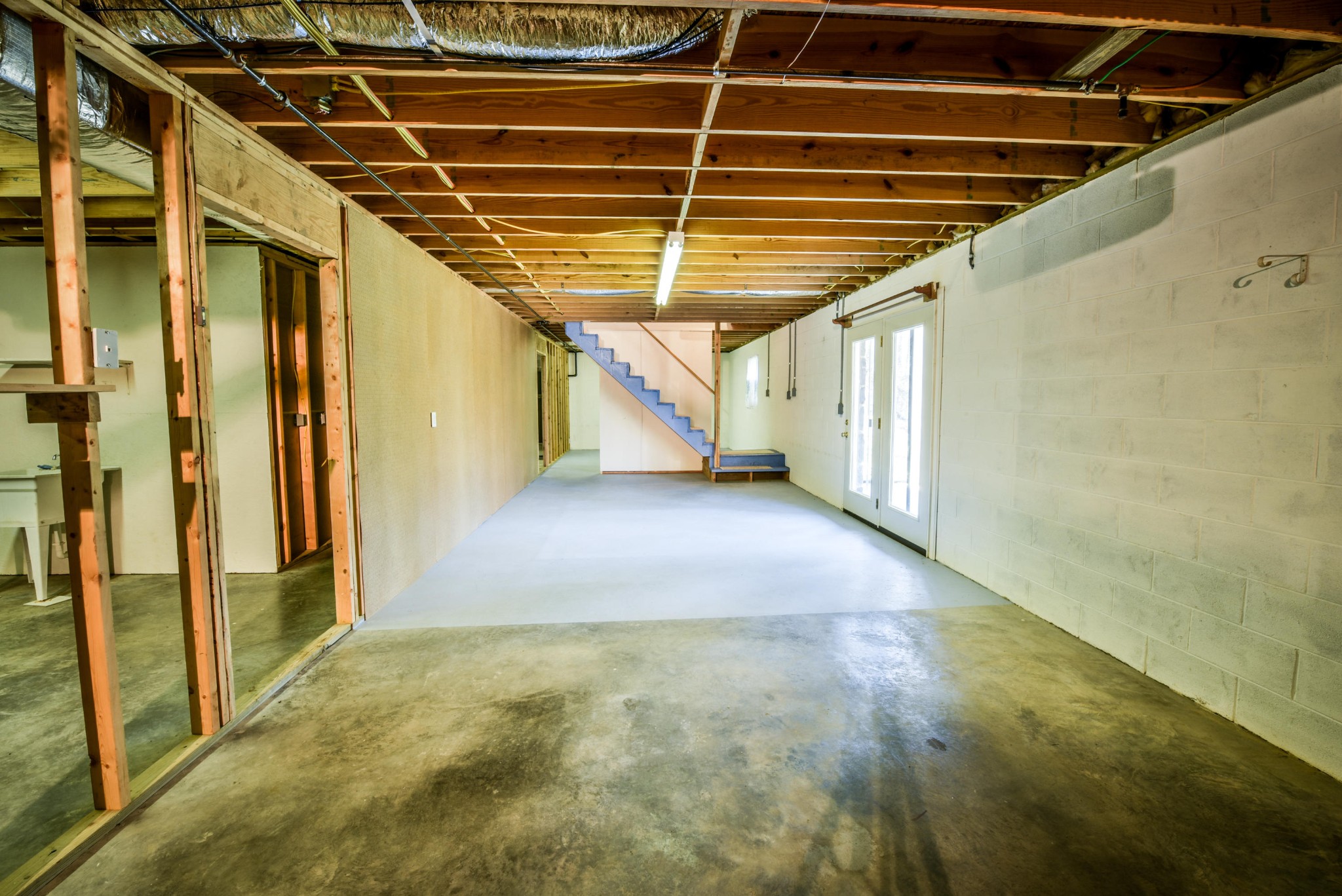 1120 Autumn Breeze Road Newport, TN 37821 - Photo 31 of 38 a view of hallway with wooden walls