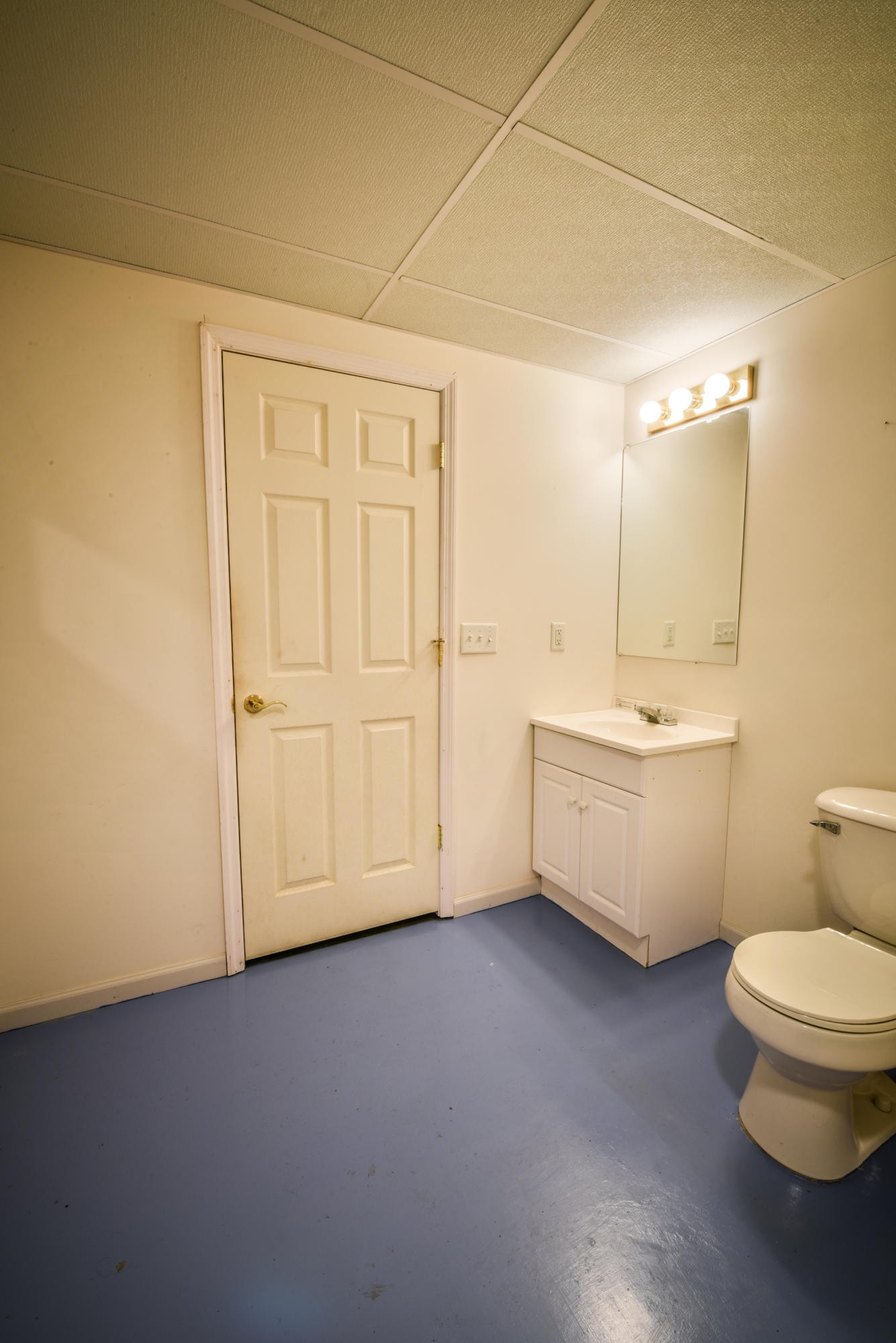 1120 Autumn Breeze Road Newport, TN 37821 - Photo 33 of 38 a bathroom with a sink a toilet and shower