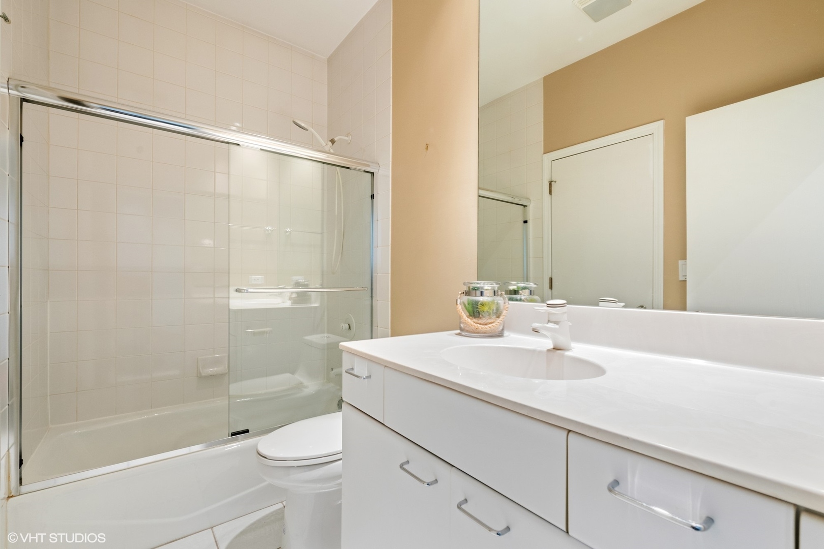 1422 Voltz Road Northbrook, IL 60062 - Photo 13 of 32 Gallery Image 13