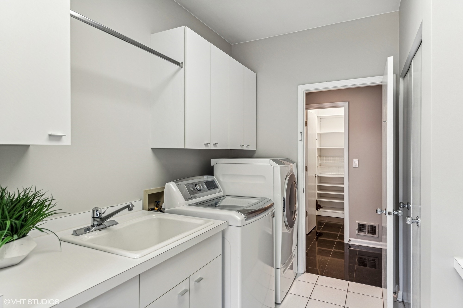 1422 Voltz Road Northbrook, IL 60062 - Photo 14 of 32 Gallery Image 14